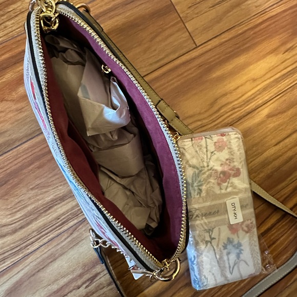 2 in 1. Purse and wallet. Brand new, perfect for spring season. - Picture 5 of 5